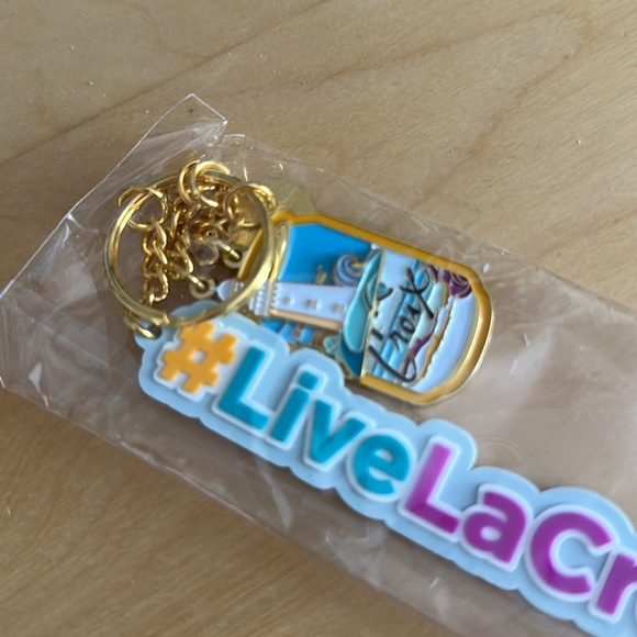 LaCroix #LiveLaCroix Beach Plum blue keychain NWT - Picture 2 of 2